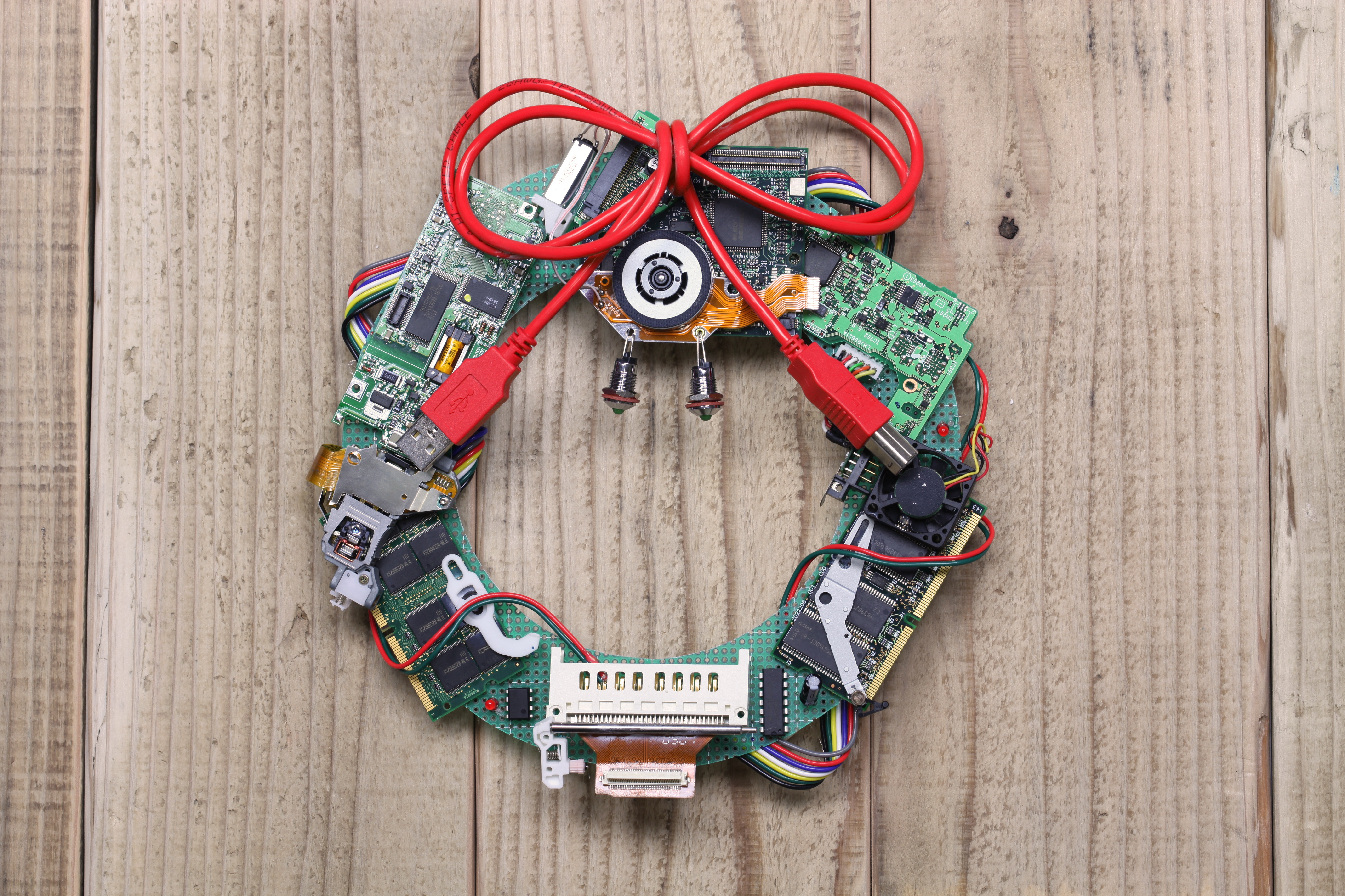 geeky christmas wreath made by old computer parts AdobeStock 74786843